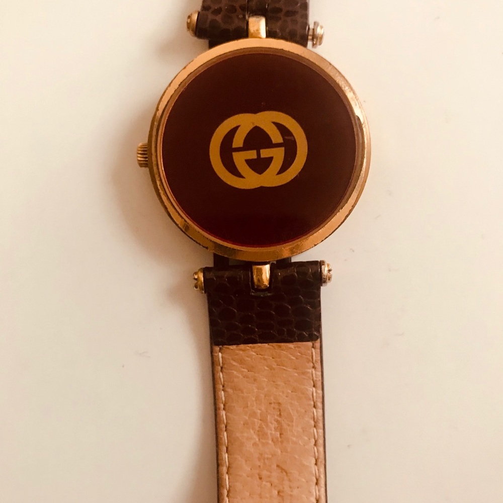 HOST PICK 🎉Vintage Women’s GUCCI Gold Tone Wristwatch 🚫FIRM PRICE🚫 - Picture 8 of 8